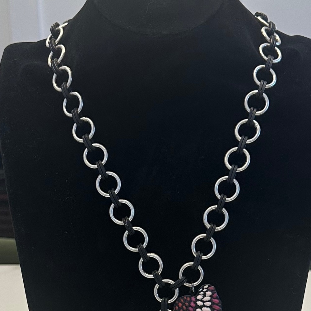 TOVA - Edgy Antique Pink and Silver Wing Pendant Statement Necklace - Picture 3 of 14